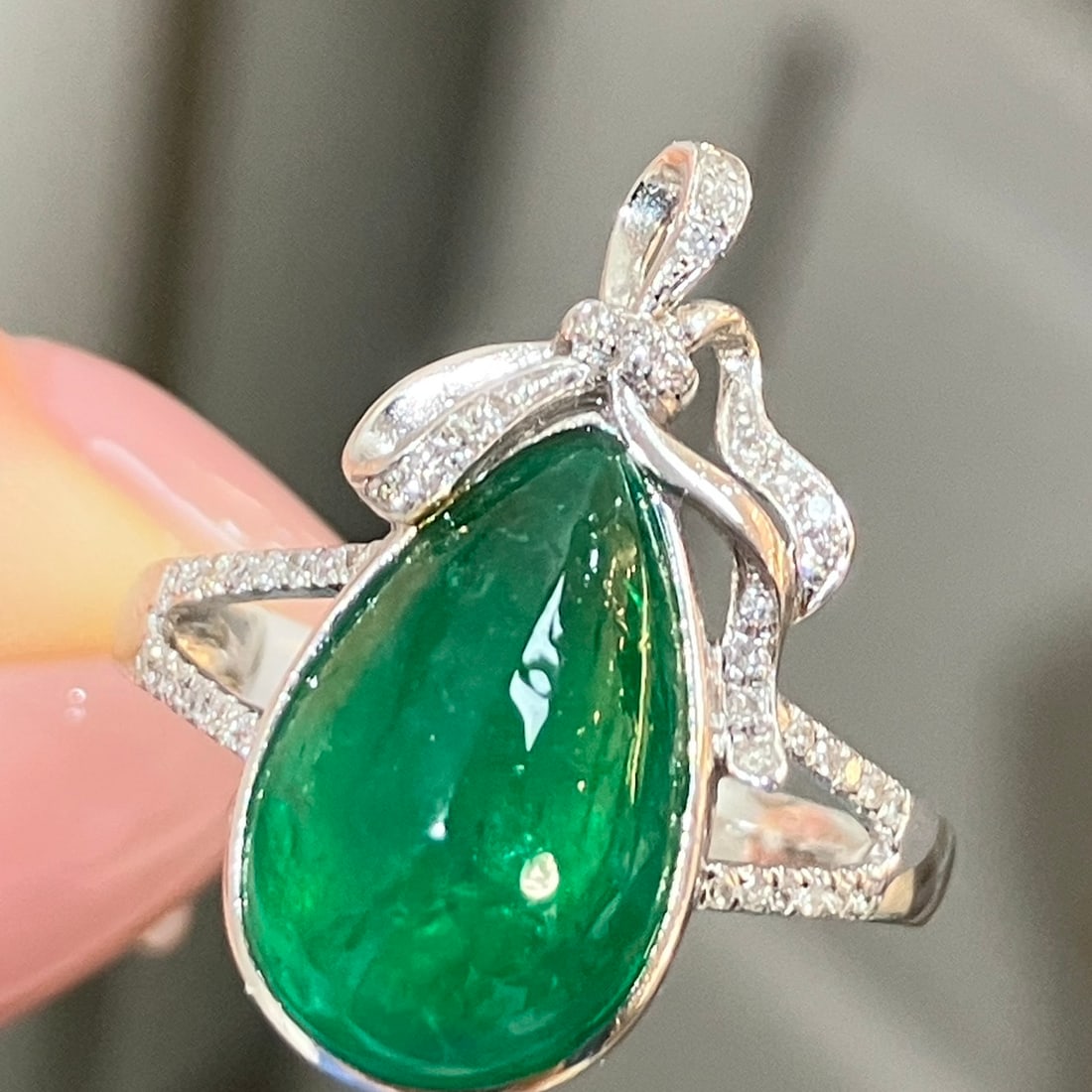 14k Gold 5.16 Ctw Vivid Green Natural Emerald & Diamond Ring - 4
