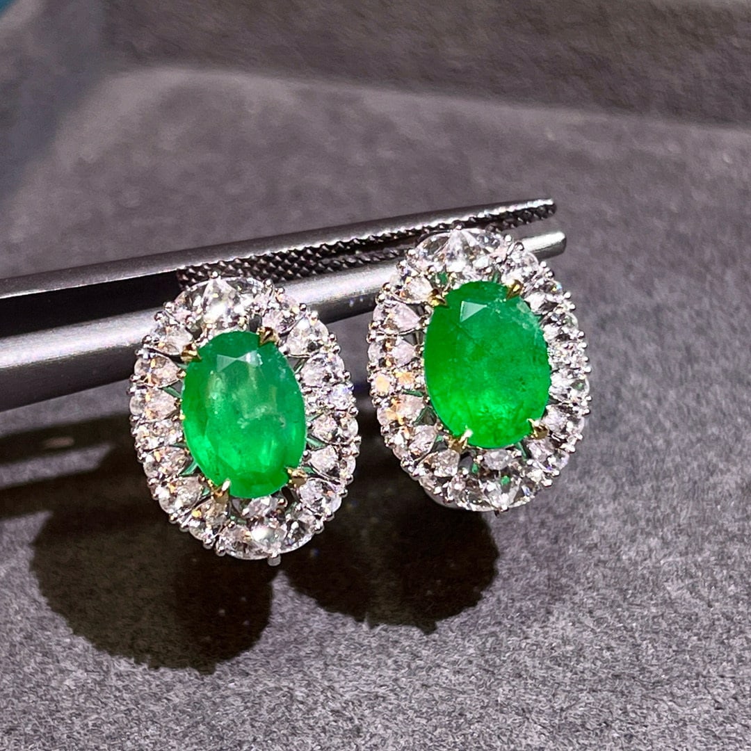 14k Gold 2.47 Ctw Vivid Green Natural Emerald & Diamond Earrings: Ref:230986278 // gold content:14k gold // main gemstone:emerald // shape:oval // carat weight:2. 4ct // color:vivid green // treatment:natural // // adjacent gemstone 2 : diamond // number of stones:8