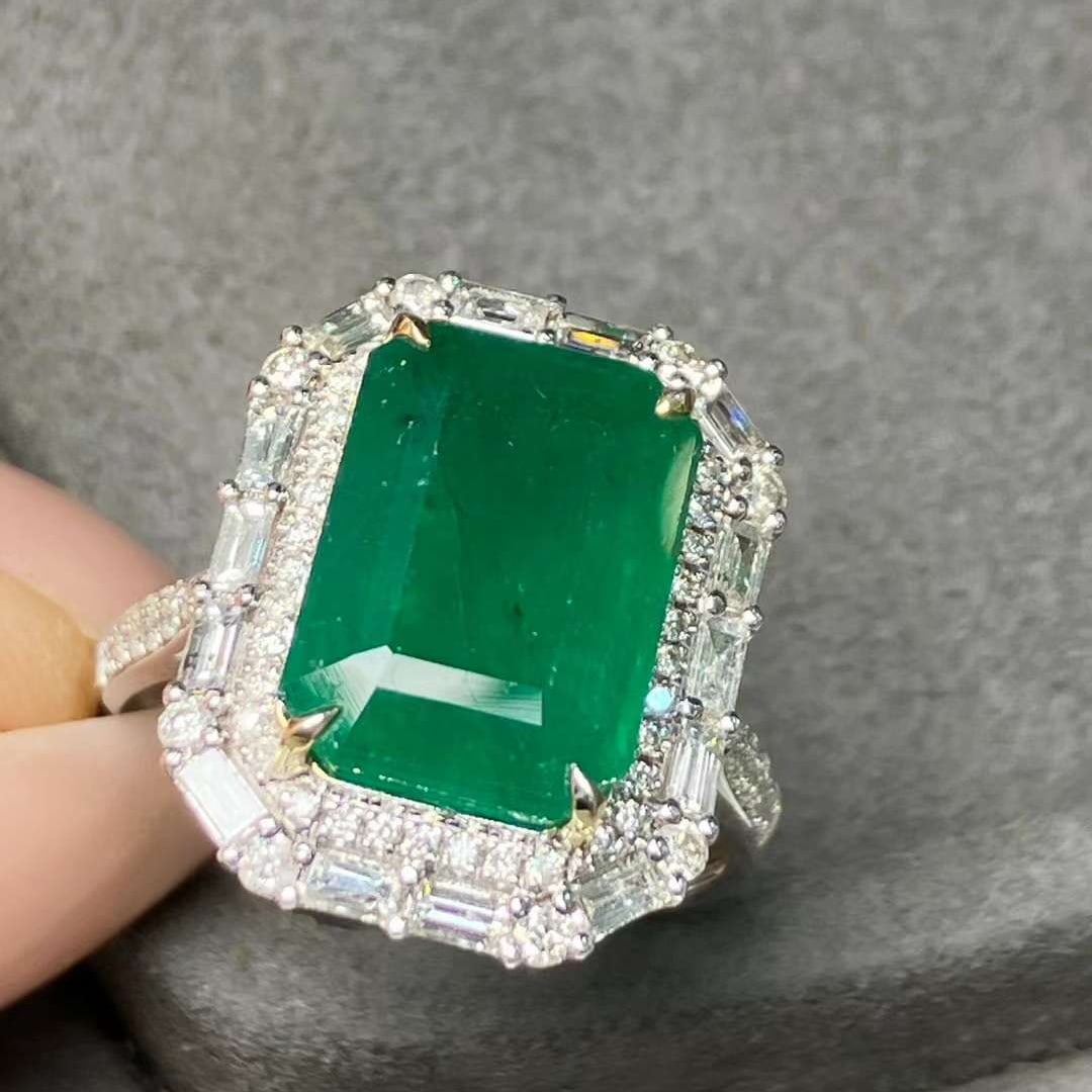 14k Gold 7.43 Ctw Natural Emerald & Diamond Ring: Ref:230986292 // gold content:14k gold // ring size:7. 25us // // main gemstone:emerald // shape:octagonal // carat weight:6. 51ct // color:green // treatment:natural // // adjacent gemstone 2 :