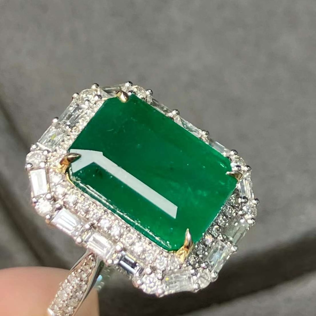14k Gold 7.43 Ctw Natural Emerald & Diamond Ring - 3