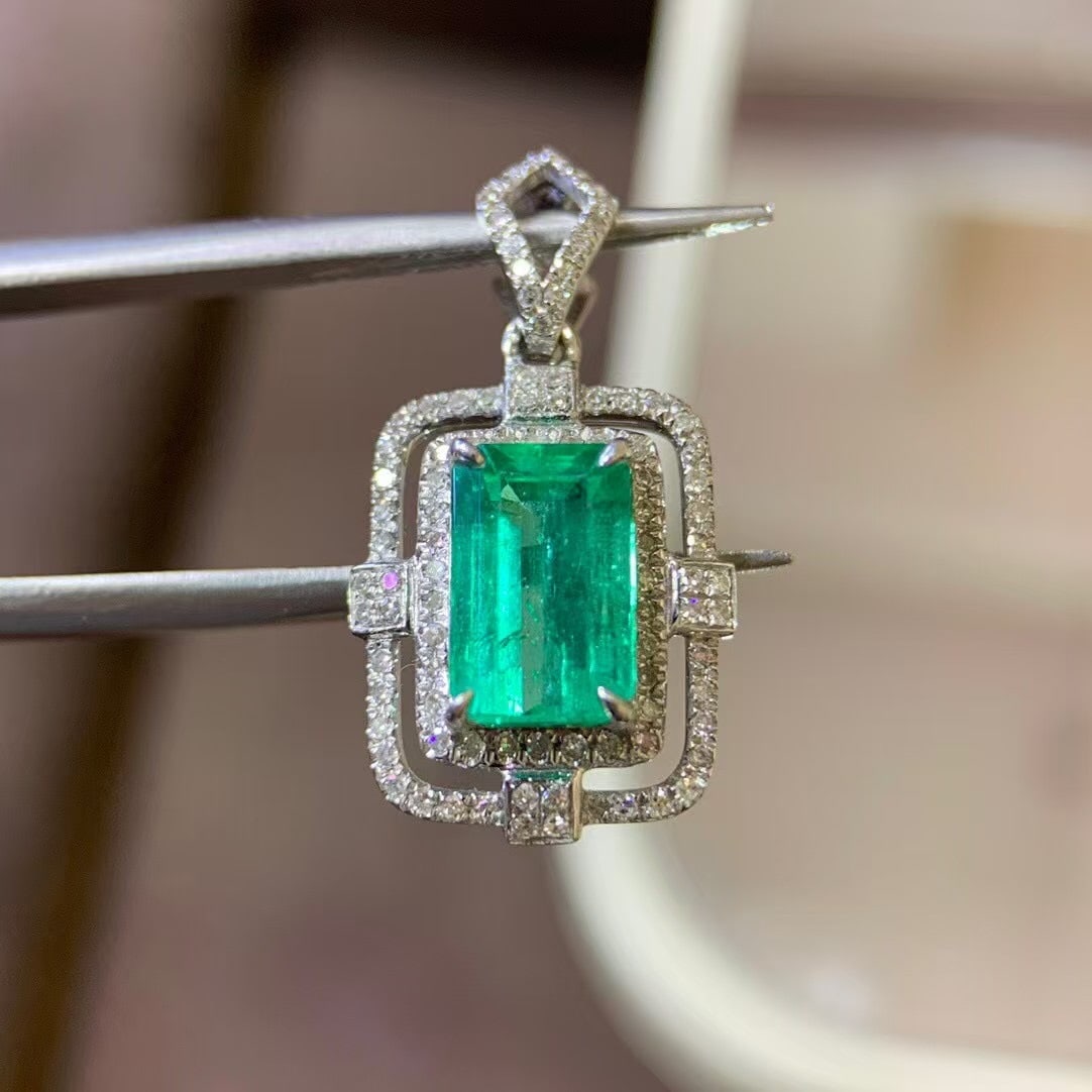 14k Gold 2.3 Ct Natural Emerald & Diamond Pendant( Without Chain ): Ref:230986293 // gold content:14k gold // main gemstone:emerald // shape:octagonal // carat weight:2. 3ct // color:green // treatment:natural // // adjacent gemstone 2 : diamond // shape:round //
