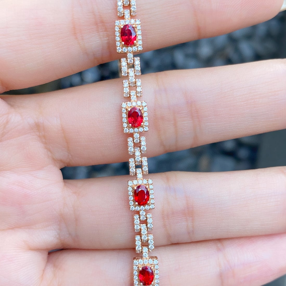 14k Gold 2.38 Ctw Vivid Red Natural Ruby & Diamond Bracelet: Ref:230986311 // gold content:14k gold // main gemstone:ruby // shape:oval // carat weight:1. 43ct // color:vivid red // treatment:natural // // adjacent gemstone 2 : diamond // shape:round // carat