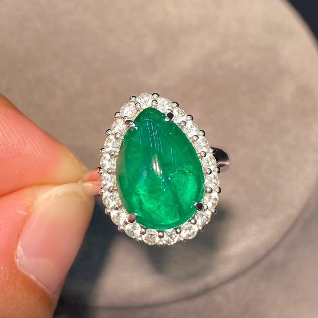 14k Gold 5.4 Ct Natural Emerald & Diamond Ring: Ref:230986313 // gold content:14k gold // ring size:7. 25us // // main gemstone:emerald // shape:pear // carat weight:5. 4ct // color:green // treatment:natural // // adjacent gemstone 2 : diamond //