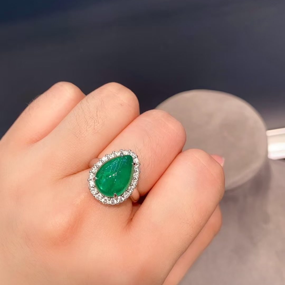 14k Gold 5.4 Ct Natural Emerald & Diamond Ring - 3