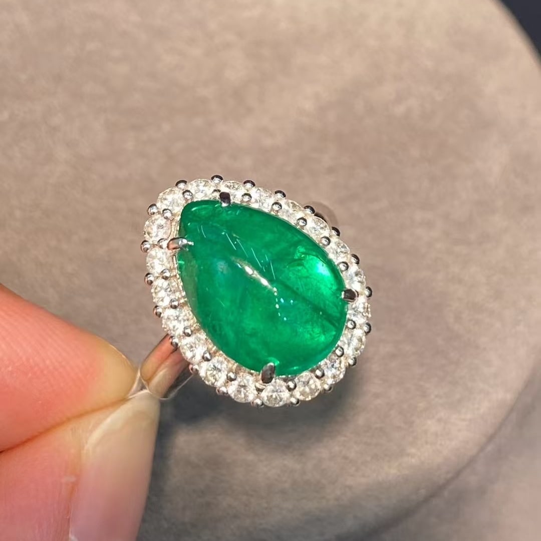 14k Gold 5.4 Ct Natural Emerald & Diamond Ring - 4