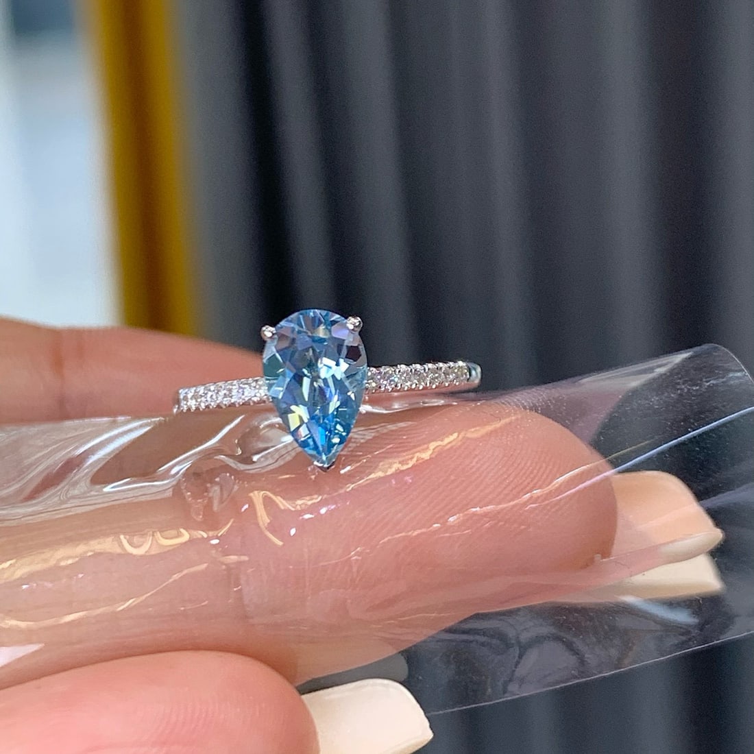 14k Gold 1.06 Ctw Natural Aquamarine & Diamond Ring: Ref:230986319 // gold content:14k gold // ring size:7. 25us // // main gemstone:aquamarine // shape:pear // carat weight:0. 97ct // color:santa maria color // treatment:natural // // adjacent