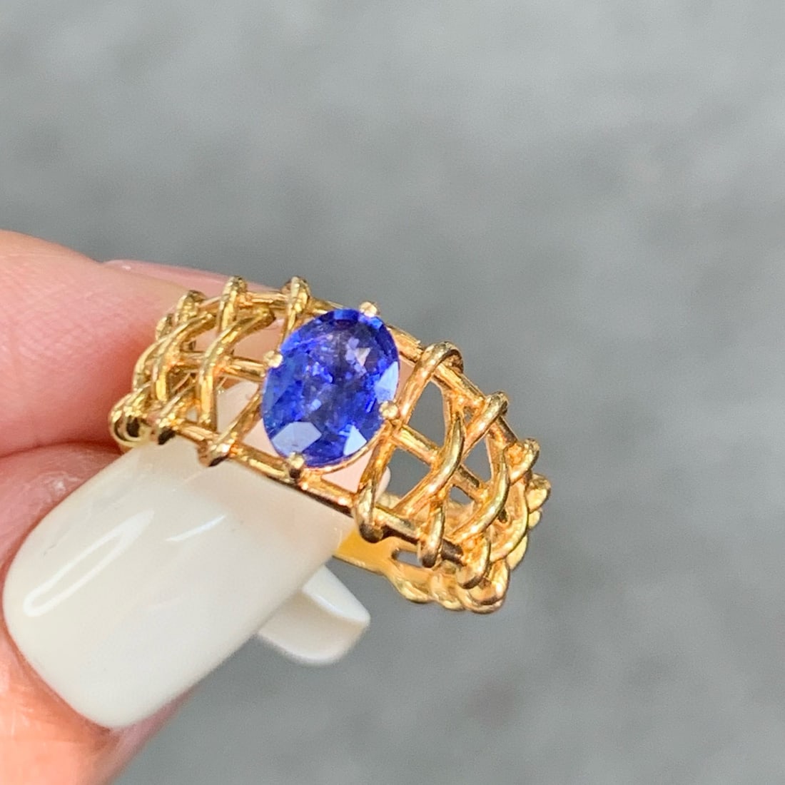 14k Gold 1.1 Ct Natural Sapphire Ring - 4