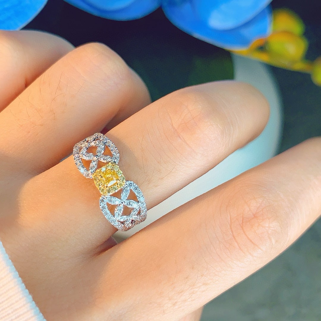14k Gold 0.68 Ct Natural Color Diamond Ring - 3