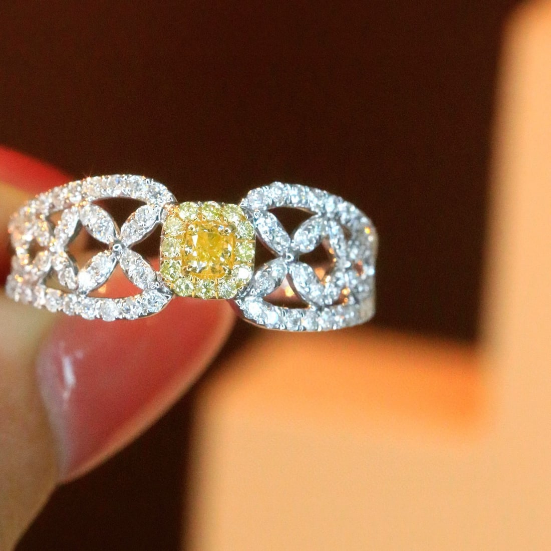 14k Gold 0.68 Ct Natural Color Diamond Ring - 4
