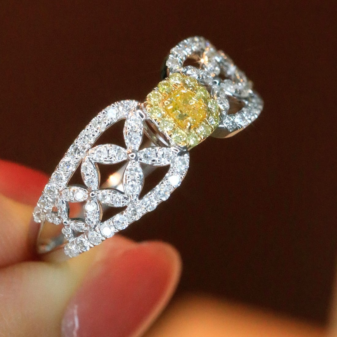 14k Gold 0.68 Ct Natural Color Diamond Ring - 6