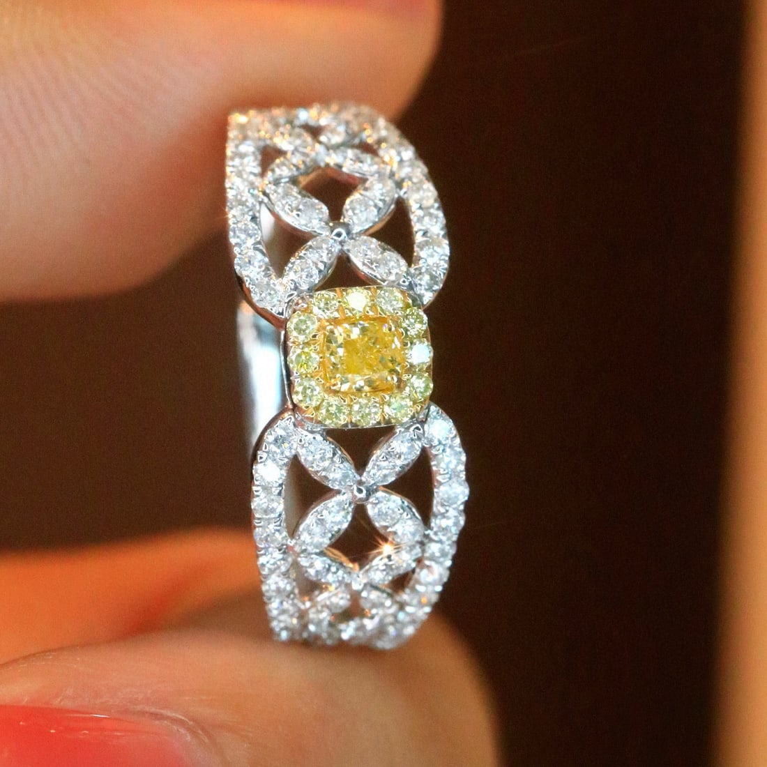 14k Gold 0.68 Ct Natural Color Diamond Ring - 7