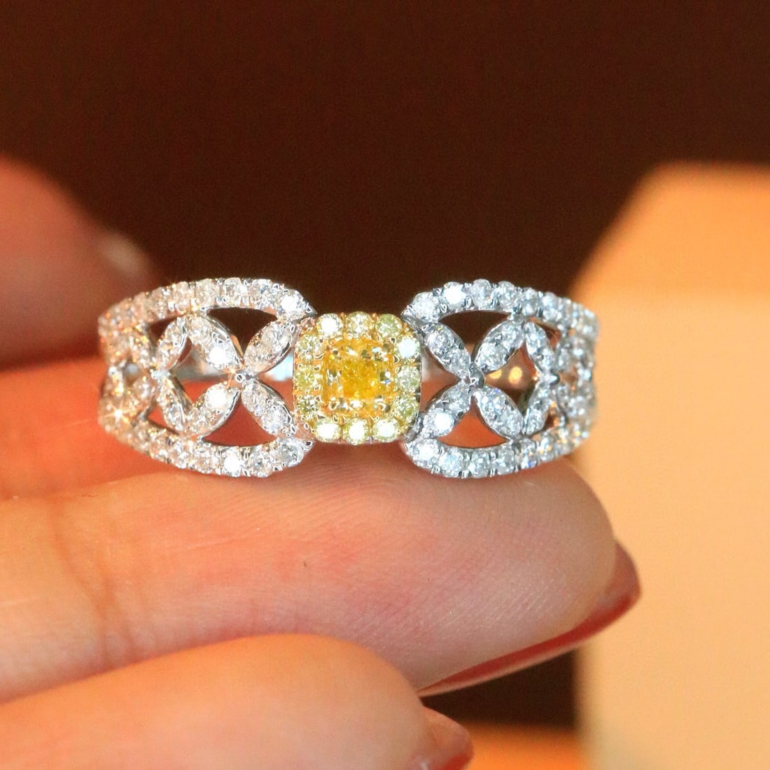 14k Gold 0.68 Ct Natural Color Diamond Ring - 8