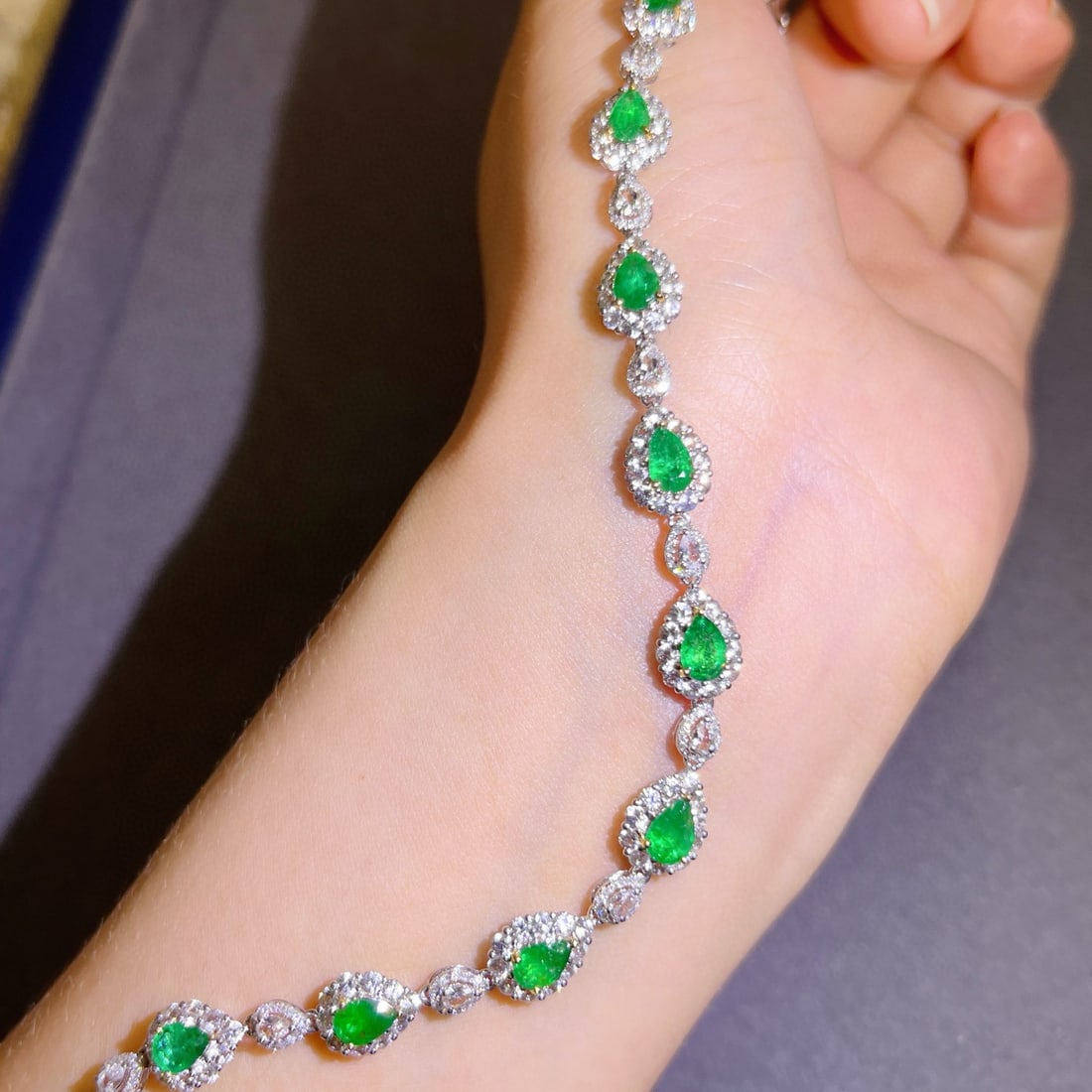 14k Gold 3.19 Ctw Vivid Green Natural Emerald & Diamond Bracelet: Ref:230986338 // gold content:14k gold // main gemstone:emerald // shape:pear // carat weight:2. 77ct // color:vivid green // treatment:natural // // adjacent gemstone 2 : diamond // number of