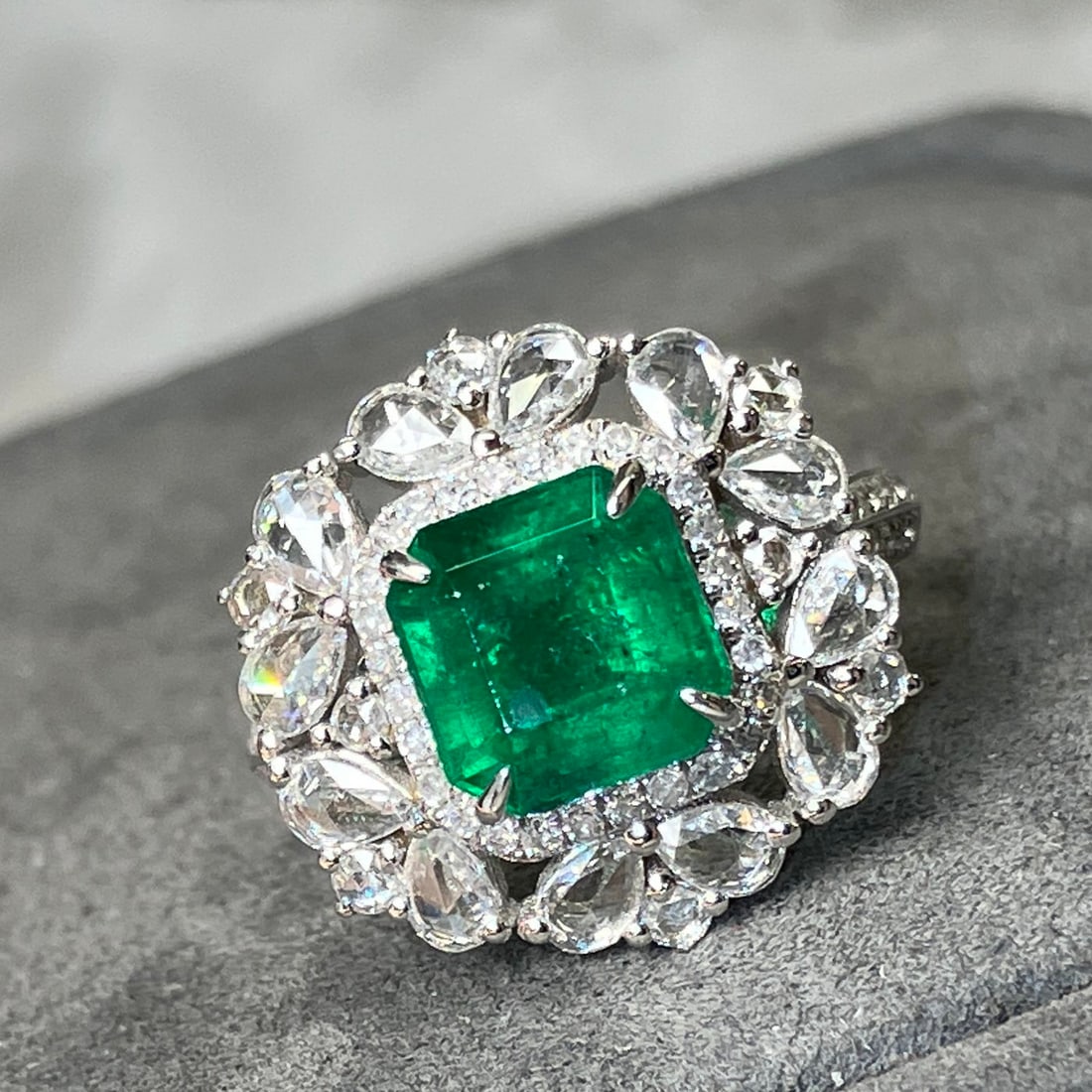 14k Gold 2.98 Ctw Vivid Green Natural Emerald & Diamond Ring: Ref:230986340 // gold content:14k gold // ring size:7. 25us // // main gemstone:emerald // shape:octagonal // carat weight:2. 01ct // color:vivid green // treatment:natural // // adjacent gemstone 2