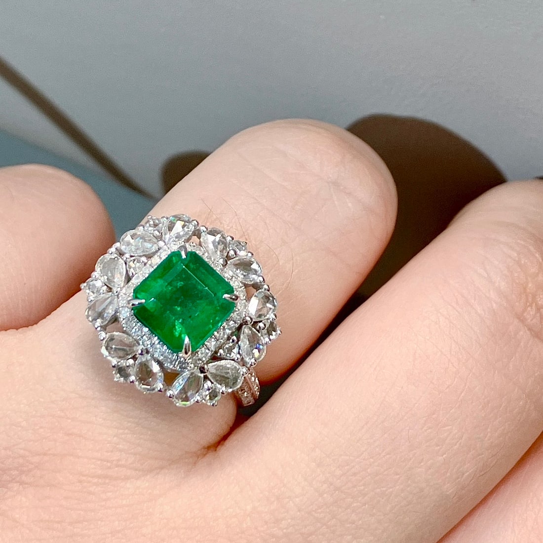 14k Gold 2.98 Ctw Vivid Green Natural Emerald & Diamond Ring - 4