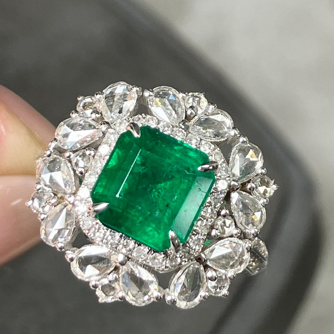 14k Gold 2.98 Ctw Vivid Green Natural Emerald & Diamond Ring - 5