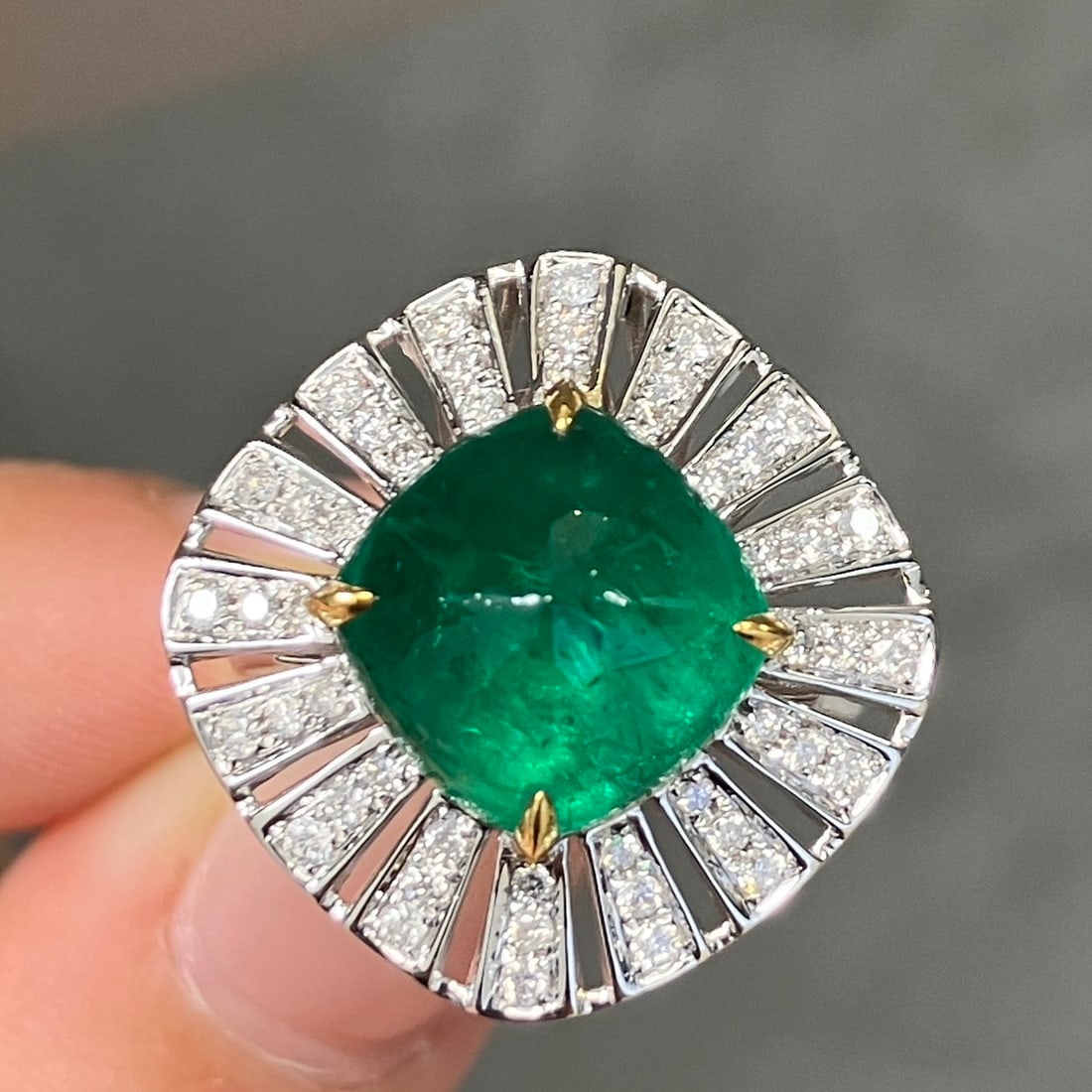 14k Gold 5.46 Ctw Natural Emerald & Diamond Ring/pendant( Without Chain ): Ref:230986341 // gold content:14k gold // ring size:7. 25us // // main gemstone:emerald // shape:suger-loaf // carat weight:4. 98ct // color:green // treatment:natural // // adjacent gemstone 2 :