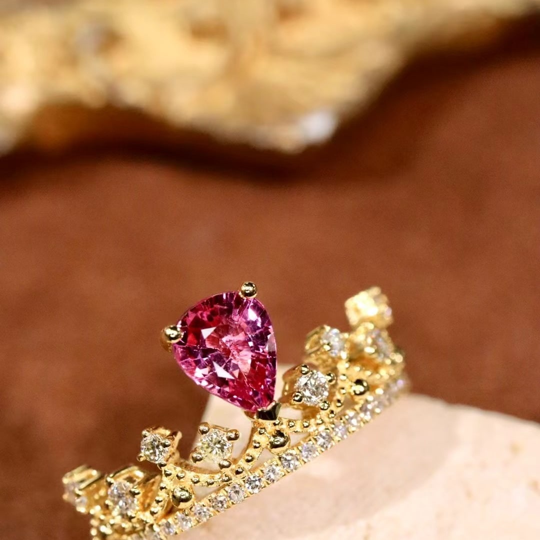 14k Gold 0.82 Ctw Natural Ruby & Diamond Ring: Ref:230986357 // gold content:14k gold // ring size:7. 25us // // main gemstone:ruby // shape:pear // carat weight:0. 64ct // color:red // treatment:natural // // adjacent gemstone 2 : diamond //