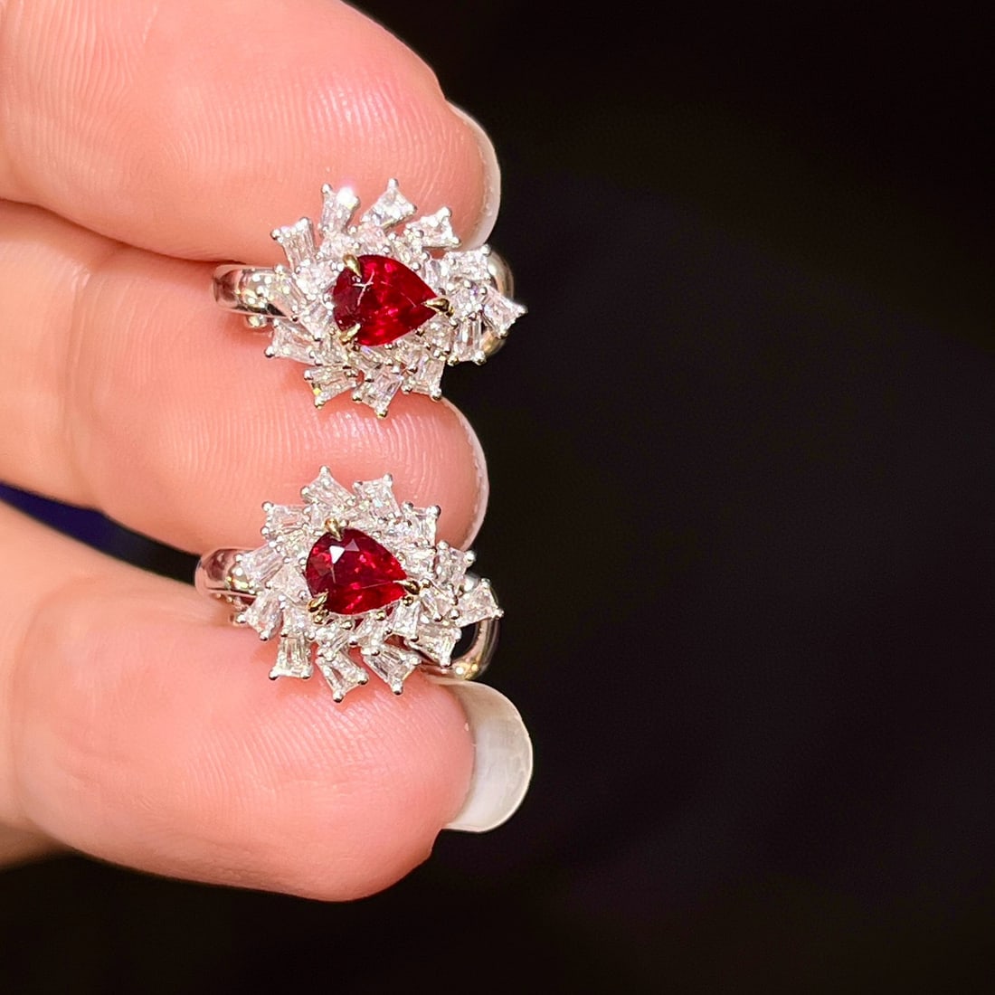 14k Gold 1.37 Ctw Natural Ruby & Diamond Earrings: Ref:230986358 // gold content:14k gold // main gemstone:ruby // shape:pear // carat weight:0. 79ct // color:pigeonblood red // treatment:natural // // adjacent gemstone 2 : diamond // number of