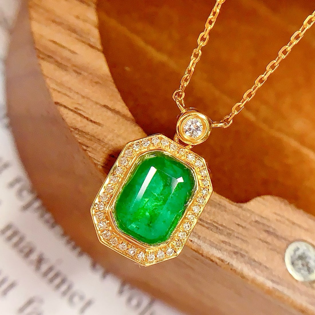 14k Gold 1.3 Ct Vivid Green Natural Emerald & Diamond Necklace: Ref:230986362 // gold content:14k gold // main gemstone:emerald // shape:octagonal // carat weight:1. 3ct // color:vivid green // treatment:natural // // adjacent gemstone 2 : diamond // number of