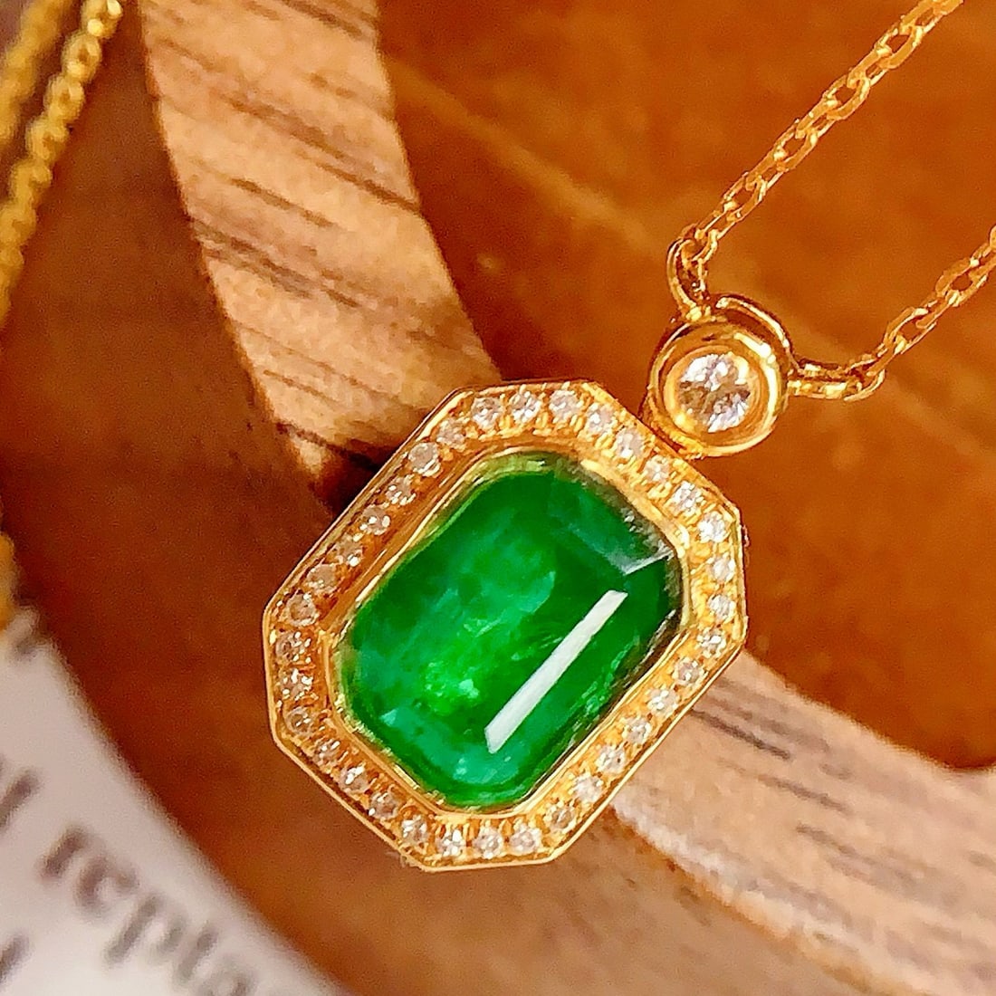 14k Gold 1.3 Ct Vivid Green Natural Emerald & Diamond Necklace - 2