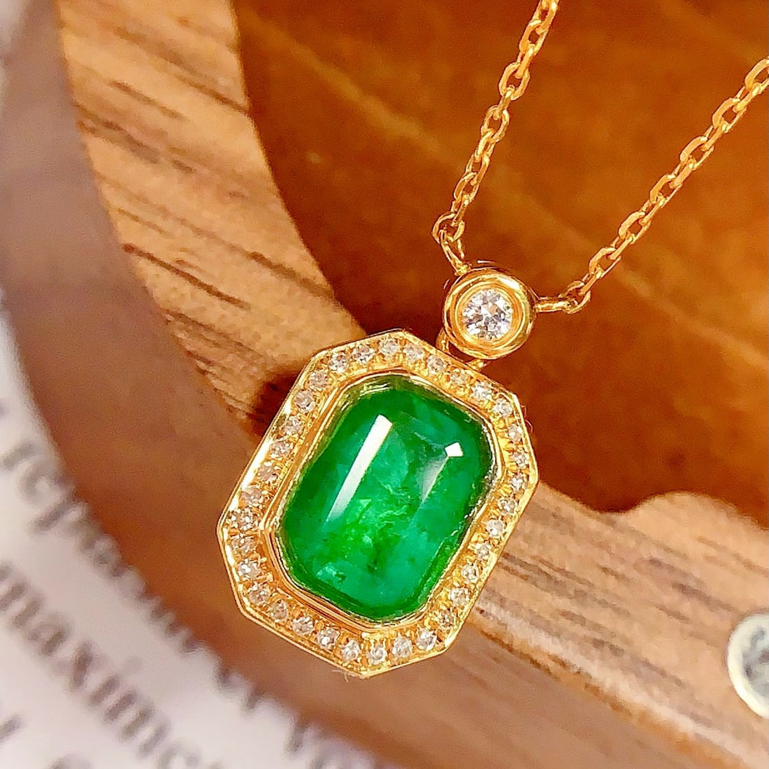14k Gold 1.3 Ct Vivid Green Natural Emerald & Diamond Necklace - 4