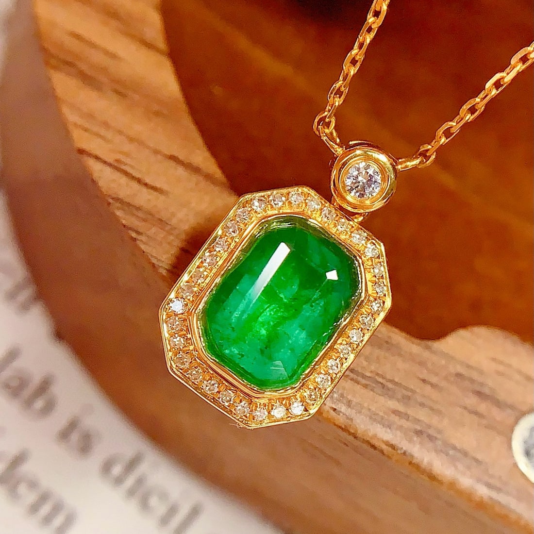 14k Gold 1.3 Ct Vivid Green Natural Emerald & Diamond Necklace - 6