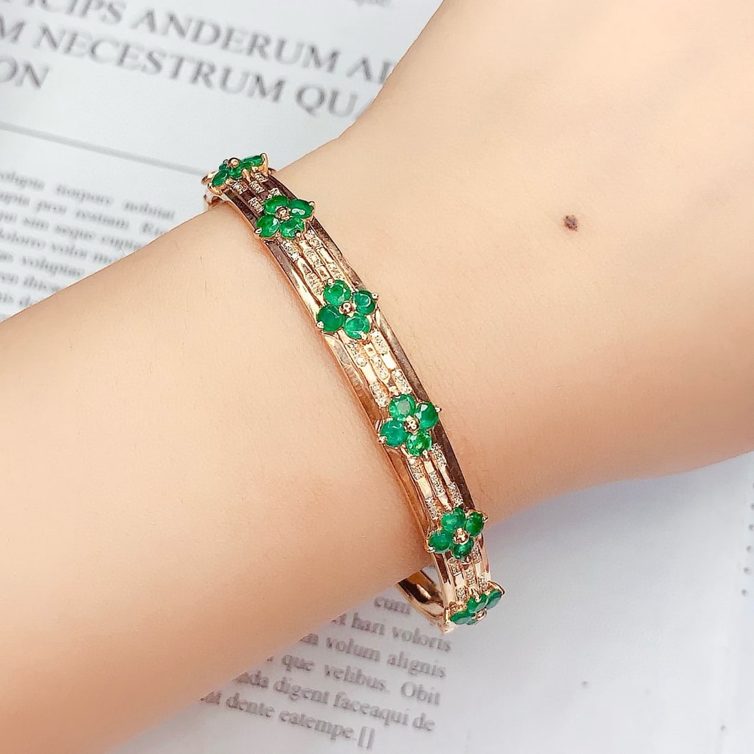 14k Gold 3.05 Ct Vivid Green Natural Emerald & Diamond Bangle - 2