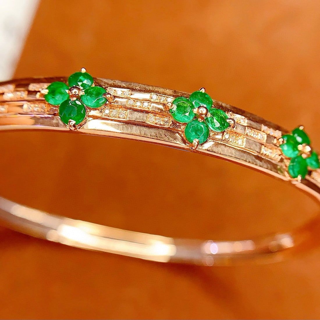 14k Gold 3.05 Ct Vivid Green Natural Emerald & Diamond Bangle - 3