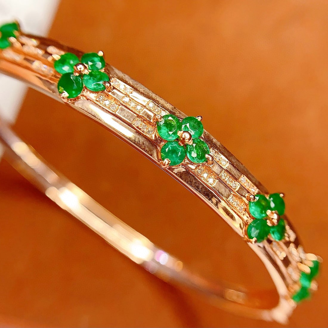 14k Gold 3.05 Ct Vivid Green Natural Emerald & Diamond Bangle - 4