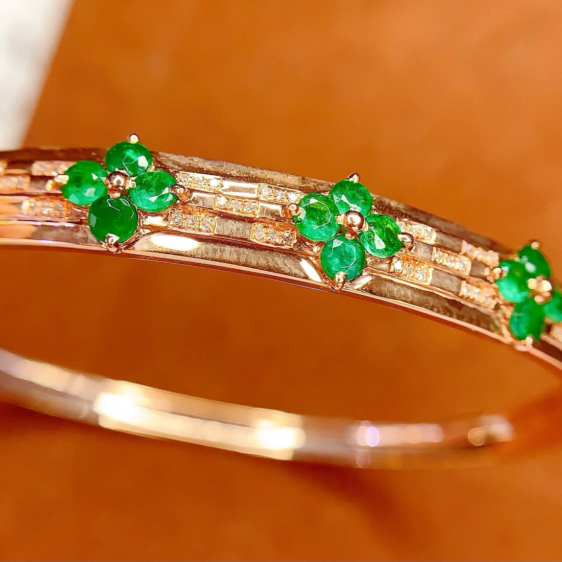 14k Gold 3.05 Ct Vivid Green Natural Emerald & Diamond Bangle - 5