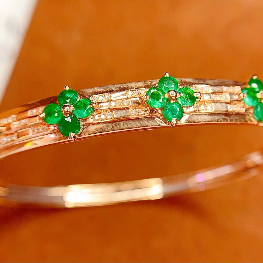 14k Gold 3.05 Ct Vivid Green Natural Emerald & Diamond Bangle - 6