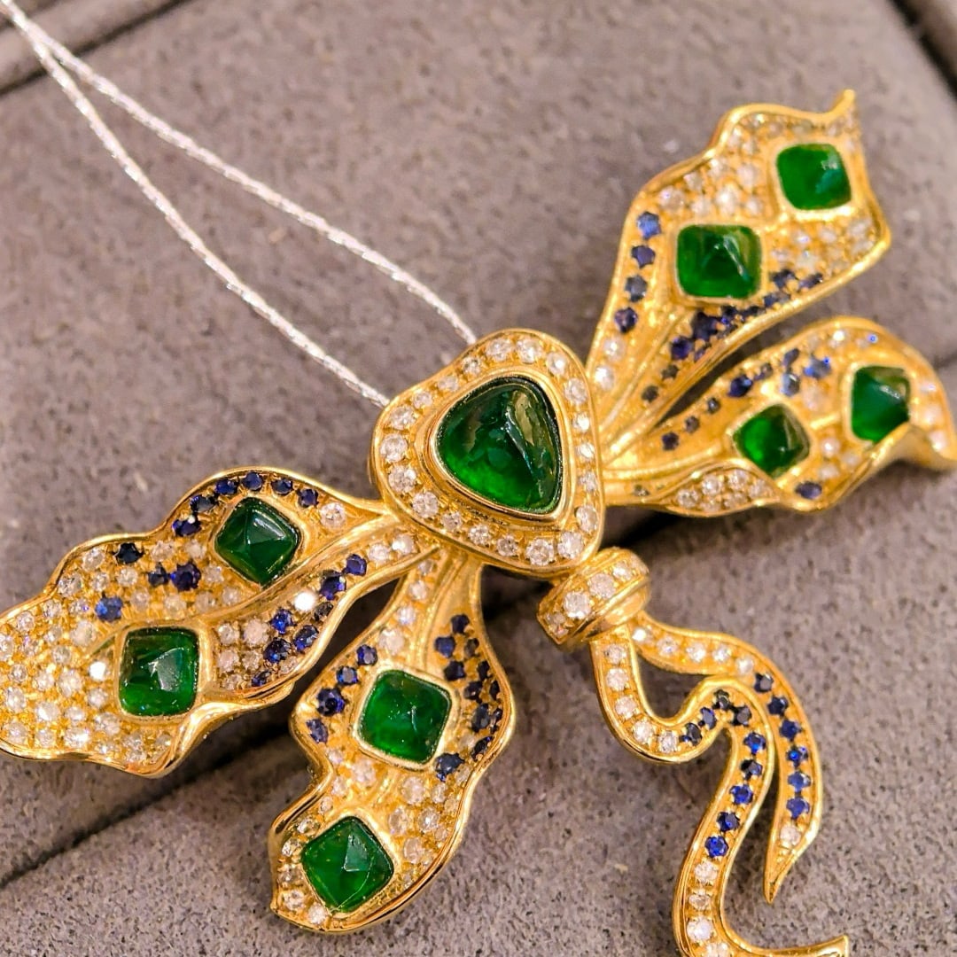 14k Gold 5.25 Ctw Vivid Green Natural Emerald & Diamond Brooch/pendant( Without Chain ): Ref:230986365 // gold content:14k gold // main gemstone:emerald // shape:multiply // carat weight:4. 5ct // color:vivid green // treatment:natural // // adjacent gemstone 2 : diamond // shape:round