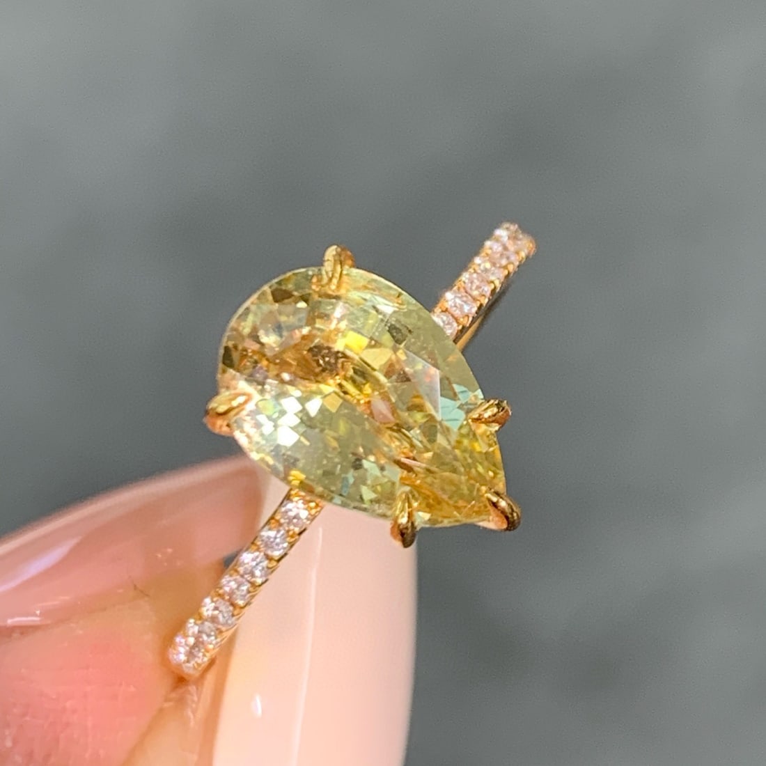14k Gold 2.27 Ct Natural Chrysoberyl & Diamond Ring: Ref:230986375 // gold content:14k gold // ring size:7. 25us // // main gemstone:chrysoberyl // shape:pear // carat weight:2. 27ct // color:yellow // treatment:natural // // adjacent gemstone 2 :