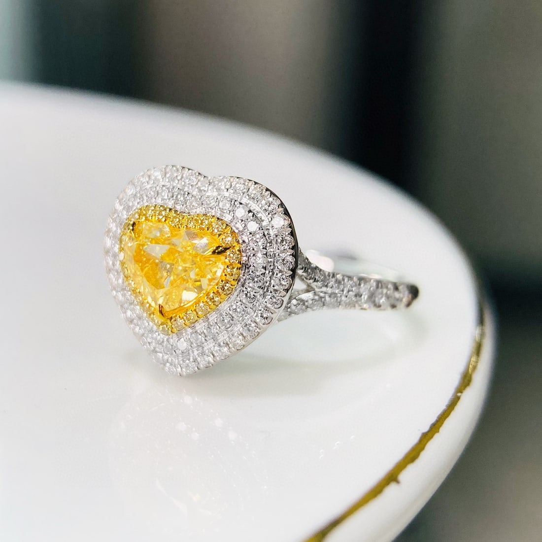 Gia Certified 14k Gold 1.52 Ctw Natural Yellow Diamond & Diamond Ring: Ref:230986384 // gold content:14k gold // ring size:7. 25us // // main gemstone:yellow diamond // certified:gia // shape:heart // carat weight:1. 00ct // clarity grade:vs2 // color:yellow //