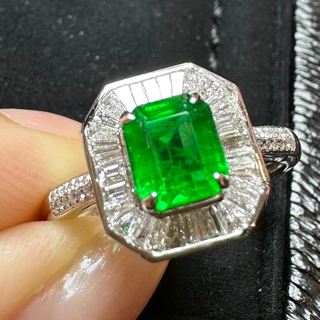 14k Gold 1.41 Ctw Vivid Green Natural Emerald & Diamond Ring - 3