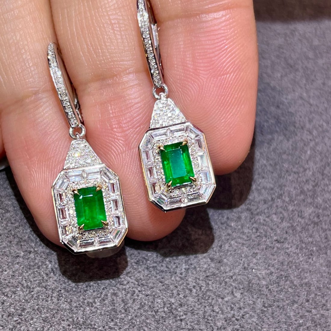 14k Gold 1.56 Ctw Vivid Green Natural Emerald & Diamond Earrings: Ref:230986395 // gold content:14k gold // main gemstone:emerald // shape:octagonal // carat weight:1. 3ct // color:vivid green // treatment:natural // // adjacent gemstone 2 : diamond // number of