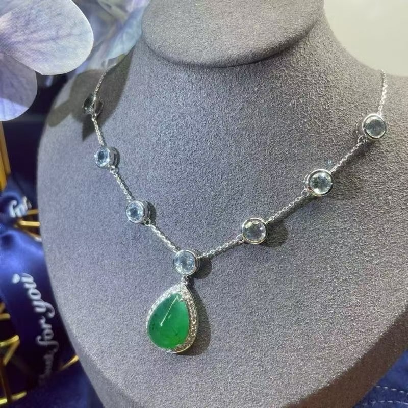 14k Gold 12.15 Ctw Natural Emerald & Topaz Necklace - 4