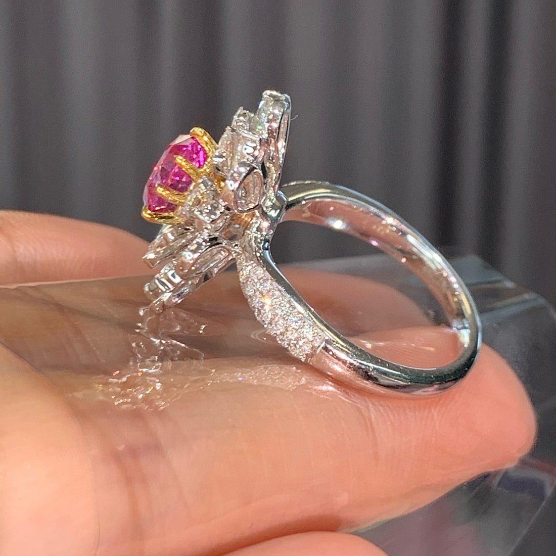 14k Gold 3.91 Ctw Natural Padparadscha Sapphire & Diamond Ring - 4