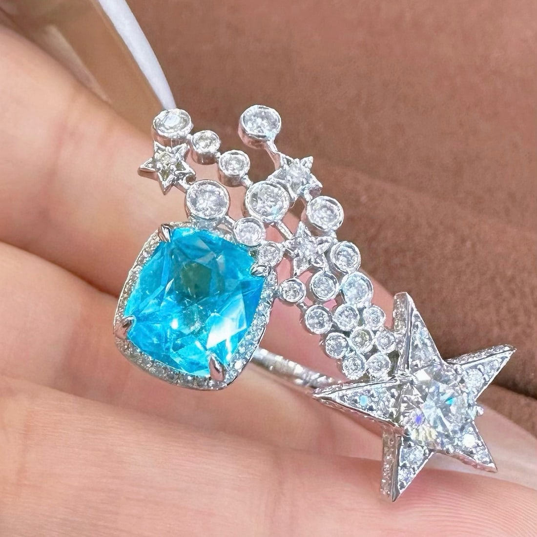 14k Gold 2.68 Ctw Natural Paraiba Tourmaline & Diamond Ring: Ref:230986402 // gold content:14k gold // ring size:7. 25us // // main gemstone:paraiba tourmaline // shape:cushion // carat weight:1. 85ct // color:blue // treatment:natural // // adjacent gemstone