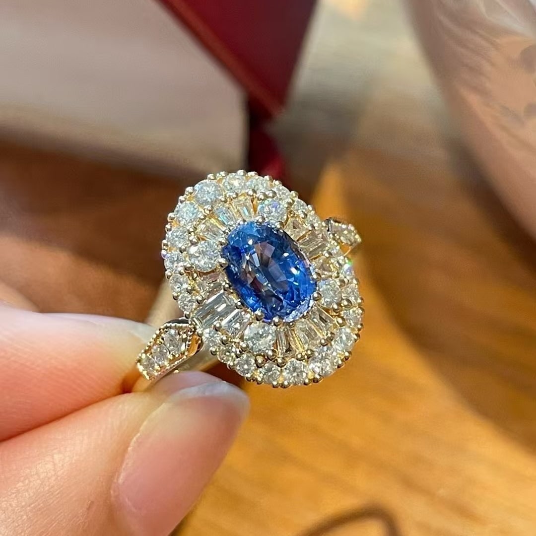 14k Gold 1.02 Ct Natural Sapphire & Diamond Ring: Ref:230986405 // gold content:14k gold // ring size:7. 25us // // main gemstone:sapphire // shape:oval // carat weight:1. 02ct // color:cornflower blue // treatment:natural // // adjacent gemstone 2 :