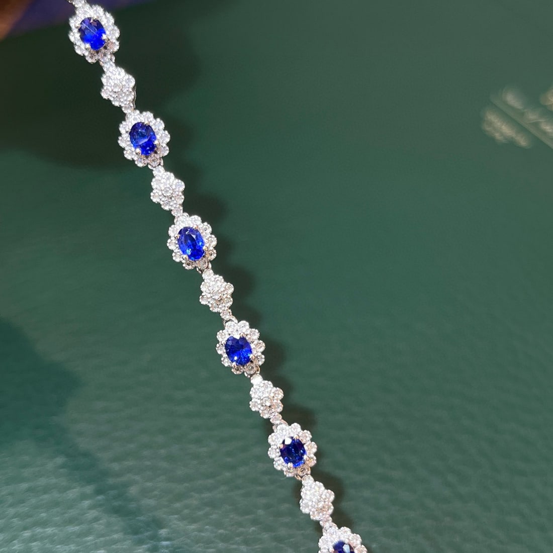 14k Gold 3.21 Ctw Natural Sapphire & Diamond Bracelet: Ref:230986406 // gold content:14k gold // main gemstone:sapphire // shape:oval // carat weight:2. 76ct // color:blue // treatment:natural // // adjacent gemstone 2 : diamond // number of stones:228