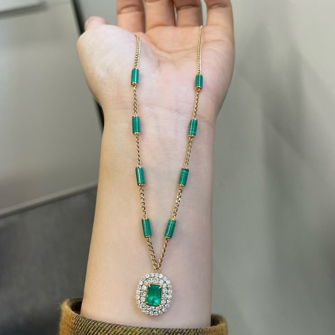 14k Gold 1 Ct Natural Emerald & Diamond Necklace: Ref:230986415 // gold content:14k gold // main gemstone:emerald // shape:octagonal // carat weight:1ct // color:green // treatment:natural // // adjacent gemstone 2 : diamond // shape:round //
