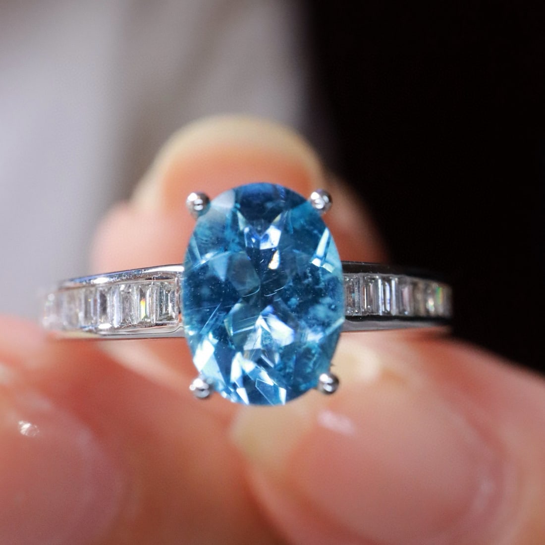 14k Gold 1.32 Ctw Natural Aquamarine & Diamond Ring: Ref:230986418 // gold content:14k gold // ring size:7. 25us // // main gemstone:aquamarine // shape:oval // carat weight:1. 1ct // color:santa maria color // treatment:natural // // adjacent gemstone 