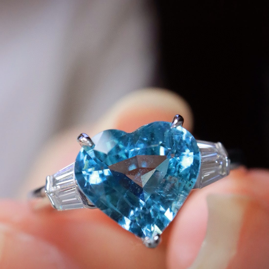 14k Gold 2.05 Ctw Natural Aquamarine & Diamond Ring: Ref:230986420 // gold content:14k gold // ring size:7. 25us // // main gemstone:aquamarine // shape:heart // carat weight:1. 84ct // color:santa maria color // treatment:natural // // adjacent