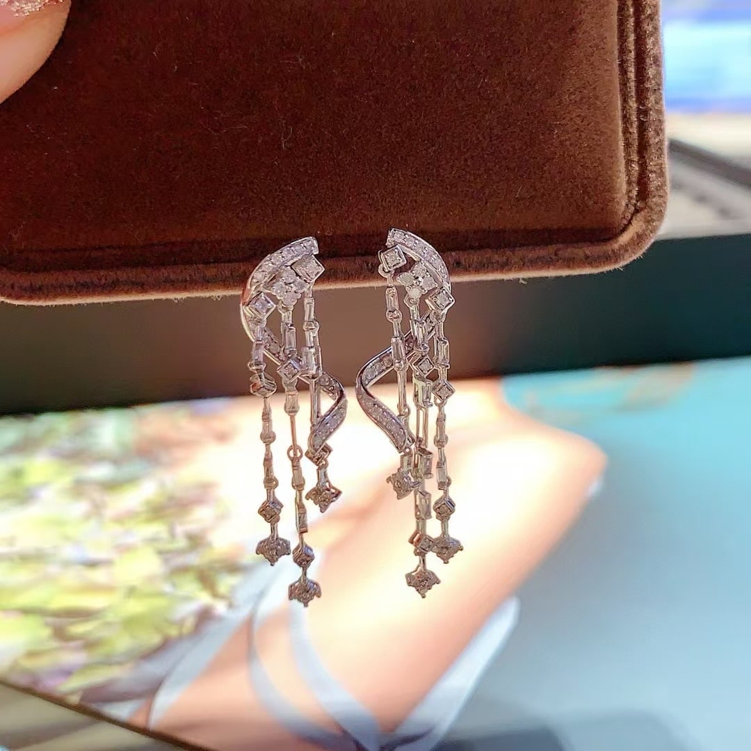 14k Gold 0.5 Ct Natural H Diamond Earrings: Ref:230986434 // gold content:14k gold // main gemstone:diamond // shape:multiply // carat weight:0. 5ct // clarity grade:vs-si // color:h // treatment:natural // Condition: New Low Estimate: 1800.00