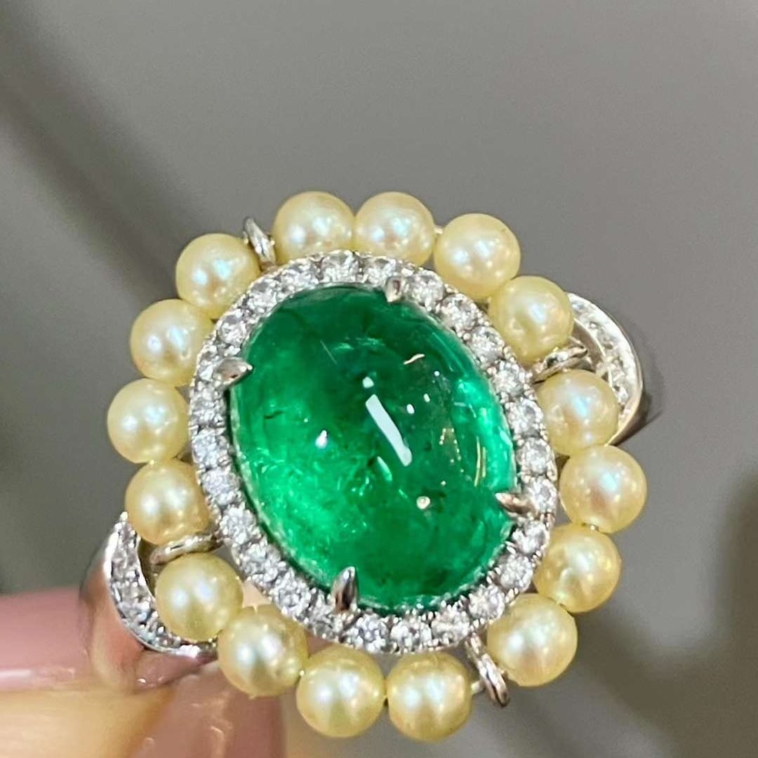14k Gold 2.65 Ctw Vivid Green Natural Emerald & Diamond Ring: Ref:230986441 // gold content:14k gold // ring size:7. 25us // // main gemstone:emerald // shape:oval // carat weight:2. 45ct // color:vivid green // treatment:natural // // adjacent gemstone 2 :