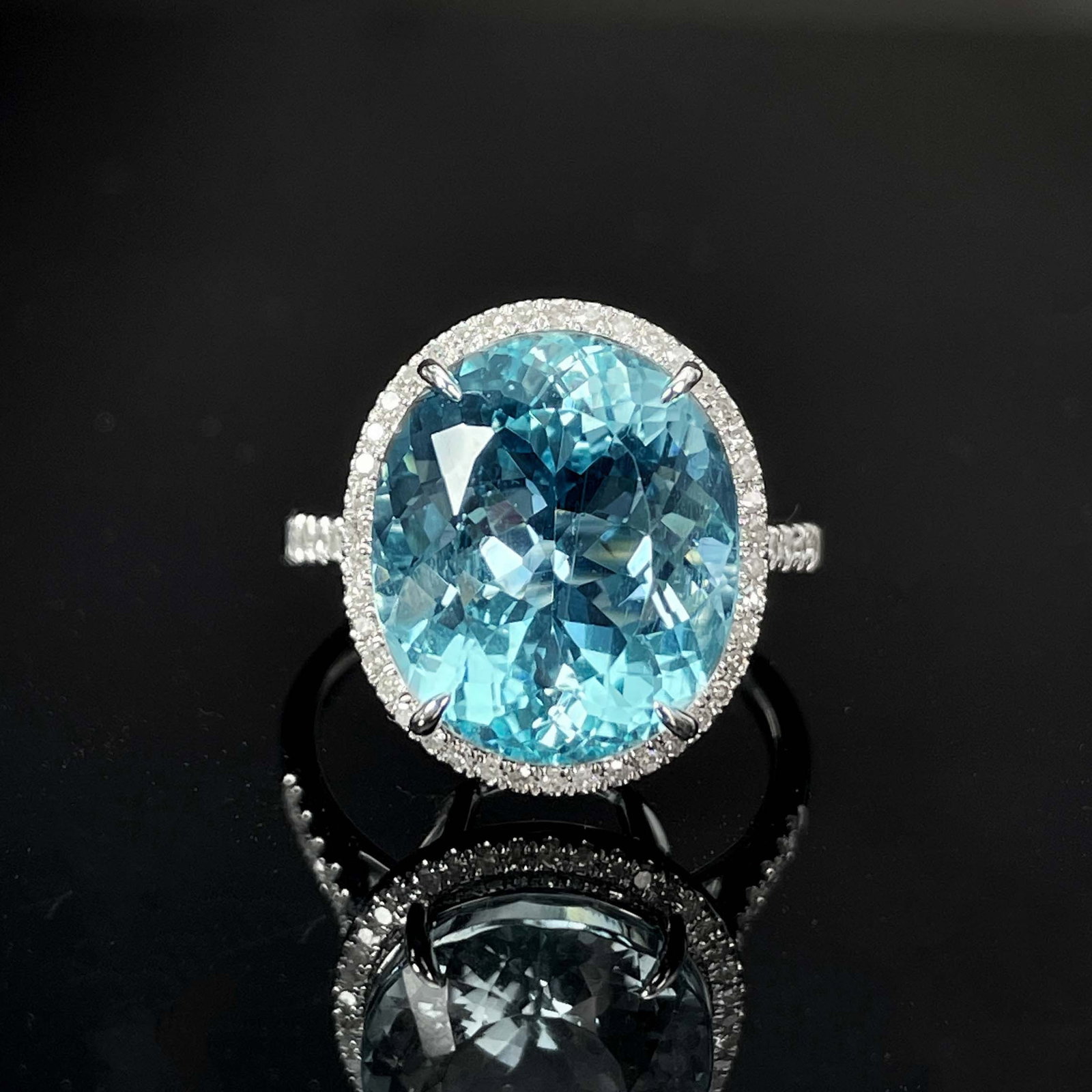 14k Gold 7.86 Ctw Natural Aquamarine & Diamond Ring: Ref:230987002 // gold content:14k gold // ring size:7. 25us // // main gemstone:aquamarine // shape:oval // carat weight:7. 30ct // clarity grade:vs-si // color:blue // treatment:natural // cut grade: