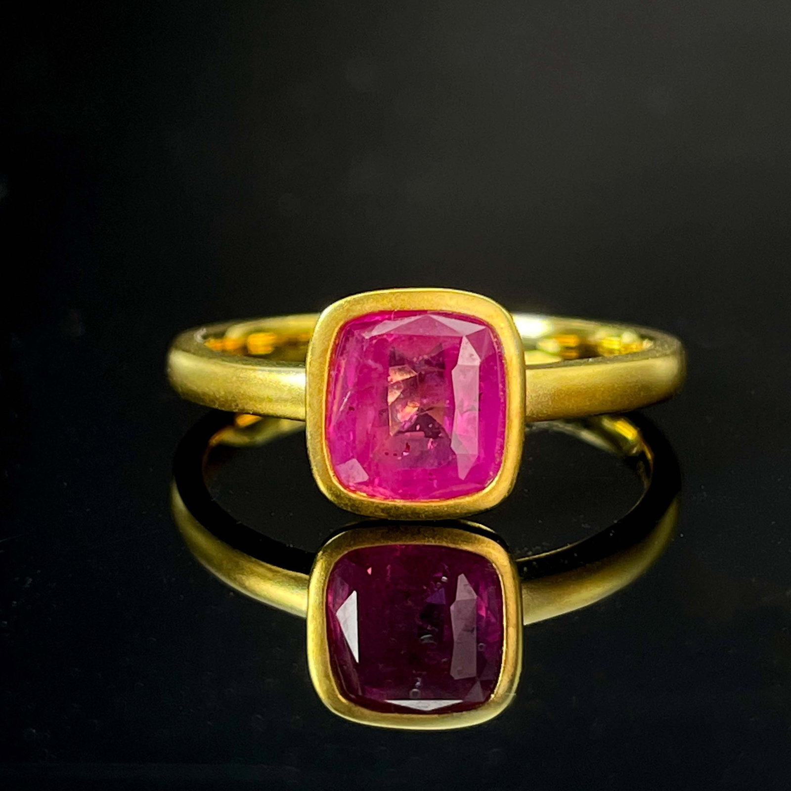 14k Gold 1.28 Ct Natural Padparadscha Sapphire Ring: Ref:230987003 // gold content:14k gold // ring size:7. 25us // // main gemstone:padparadscha sapphire // shape:oval // carat weight:1. 28ct // clarity grade:vs-si // color:purple // treatment:natural 