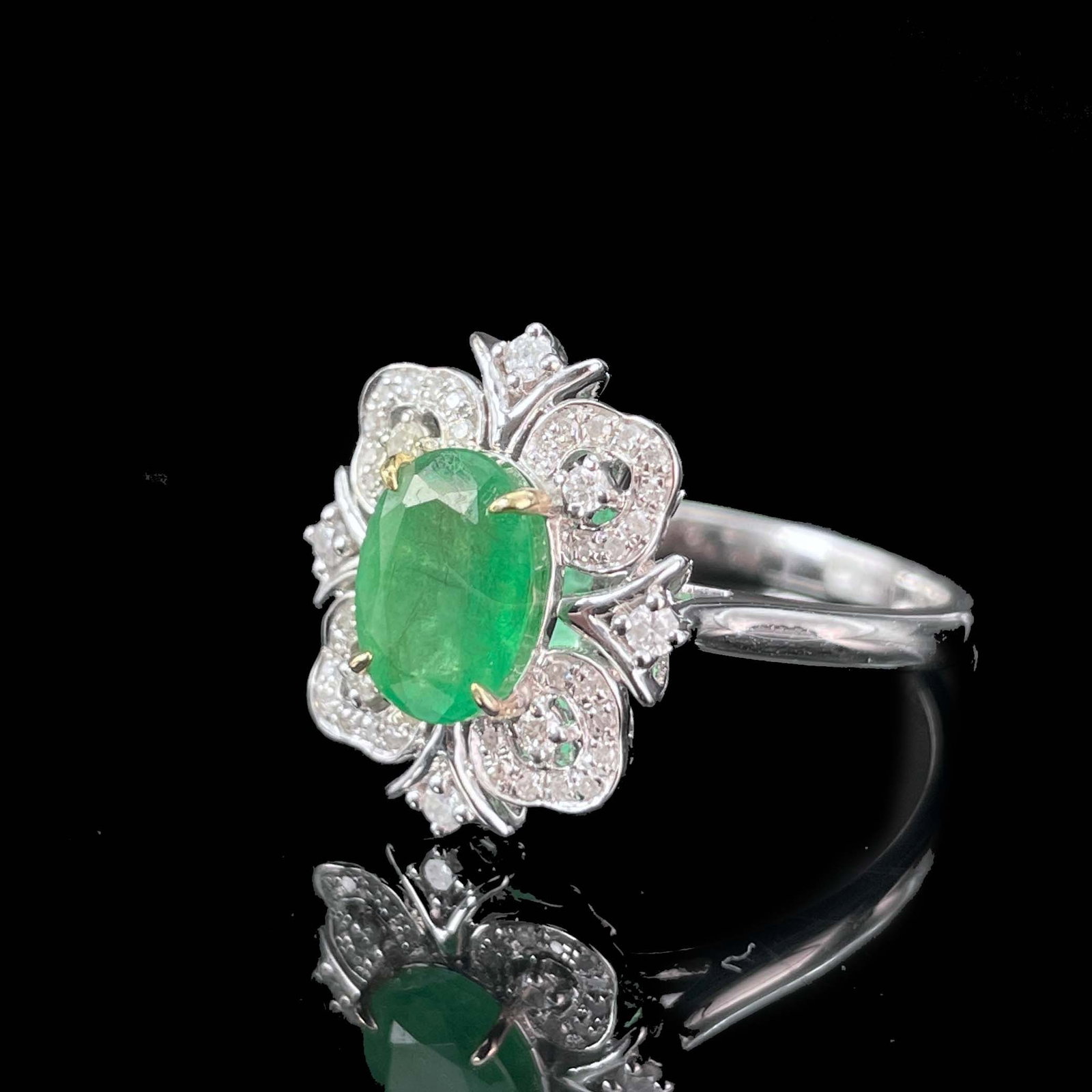 14k Gold 1.2 Ctw Natural Emerald & Diamond Ring - 3